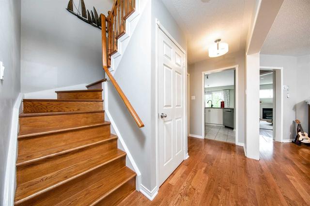 38 Wells Cres, House detached with 4 bedrooms, 4 bathrooms and 3 parking in Whitby ON | Image 5