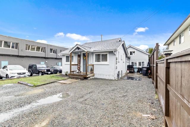 325 Hudson Bay Street, House detached with 3 bedrooms, 1 bathrooms and null parking in Hope BC | Image 2