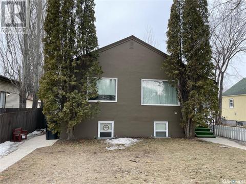 819 H Avenue N, House detached with 3 bedrooms, 2 bathrooms and null parking in Saskatoon SK | Card Image