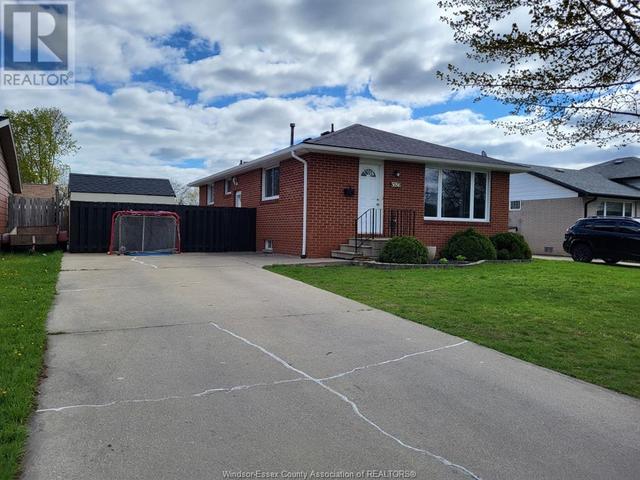 5056 Colbourne, House detached with 4 bedrooms, 1 bathrooms and null parking in Windsor ON | Image 1