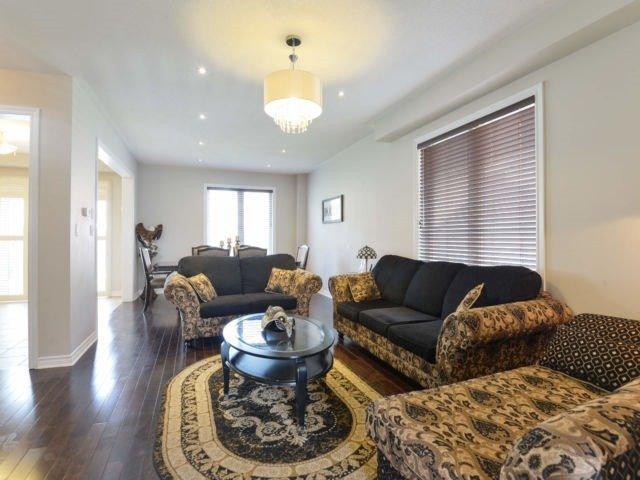 64 Hardgate Cres, House detached with 4 bedrooms, 4 bathrooms and 4 parking in Brampton ON | Image 3