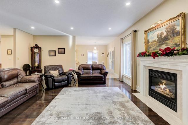 787 Foxcroft Blvd, House detached with 3 bedrooms, 4 bathrooms and 6 parking in Newmarket ON | Image 29