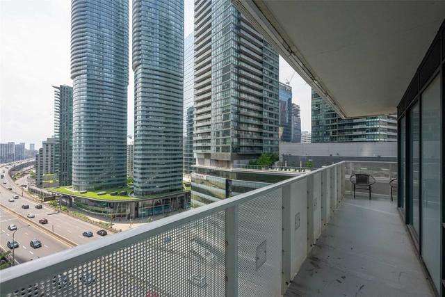 1202 - 100 Harbour St, Condo with 2 bedrooms, 2 bathrooms and 0 parking in Toronto ON | Image 14