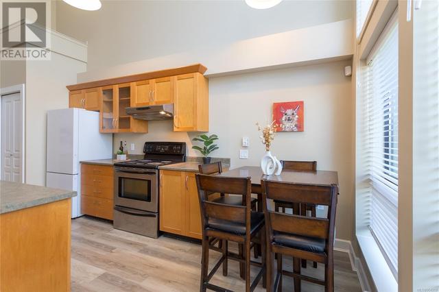 112 - 880 Short St, Condo with 2 bedrooms, 2 bathrooms and 1 parking in Saanich BC | Image 10