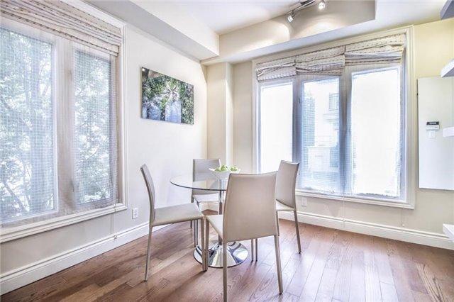 th 2 - 68 Carr St, Condo with 1 bedrooms, 2 bathrooms and 1 parking in Toronto ON | Image 2