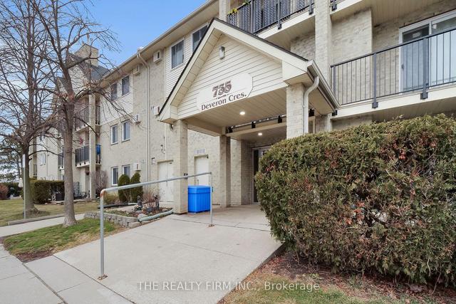 310 - 735 Deveron Cres, Condo with 3 bedrooms, 2 bathrooms and 1 parking in London ON | Image 1