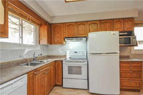 86 Iroquois Ave, House detached with 3 bedrooms, 3 bathrooms and 2 parking in Oshawa ON | Image 4