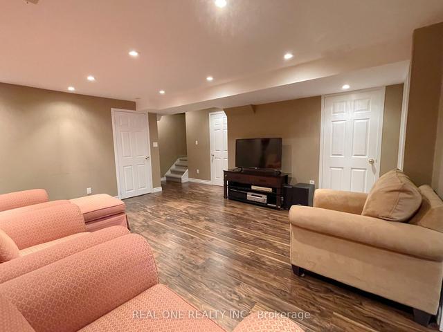 2378 Nichols Dr, House semidetached with 3 bedrooms, 4 bathrooms and 3 parking in Oakville ON | Image 20