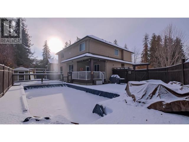 864 Small Court, House detached with 6 bedrooms, 3 bathrooms and 2 parking in Kelowna BC | Image 42