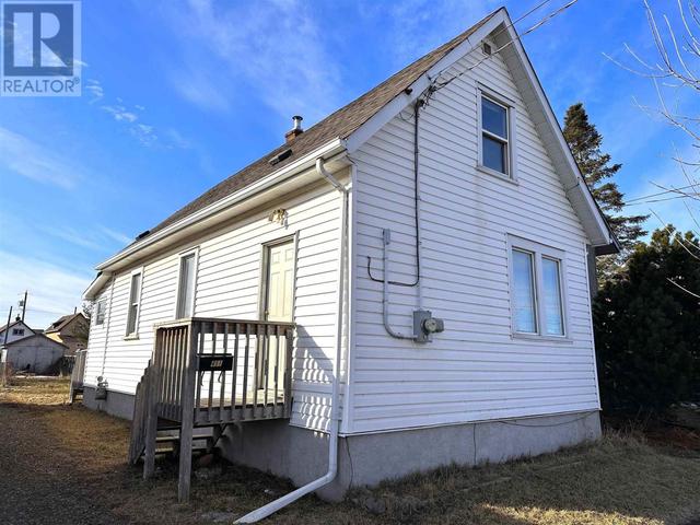411 Fourth Ave, House detached with 2 bedrooms, 1 bathrooms and null parking in Thunder Bay ON | Image 1