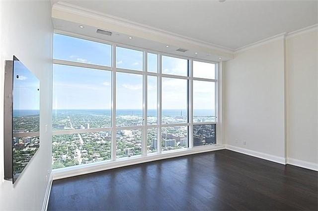 7702 - 388 Yonge St, Condo with 2 bedrooms, 3 bathrooms and 2 parking in Toronto ON | Image 12