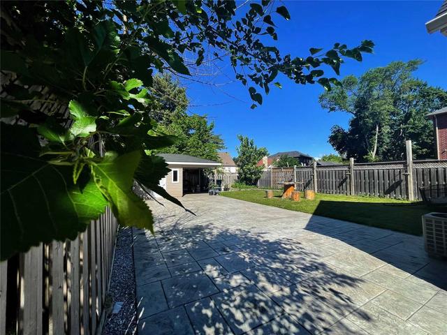 24 Brookheaven Dr, House detached with 4 bedrooms, 3 bathrooms and 5 parking in Toronto ON | Image 16