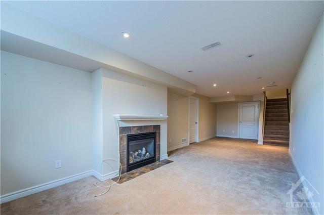 987 Klondike Road, Townhouse with 3 bedrooms, 3 bathrooms and 3 parking in Ottawa ON | Image 23