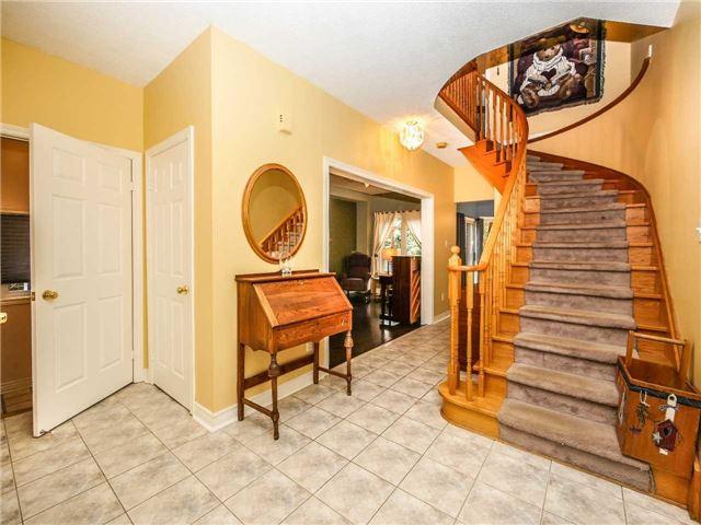 861 Surin Crt, House detached with 4 bedrooms, 3 bathrooms and 4 parking in Newmarket ON | Image 3