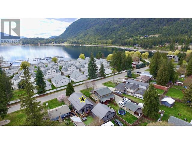 230 White Pine Crescent, House detached with 3 bedrooms, 2 bathrooms and 3 parking in Sicamous BC | Image 11