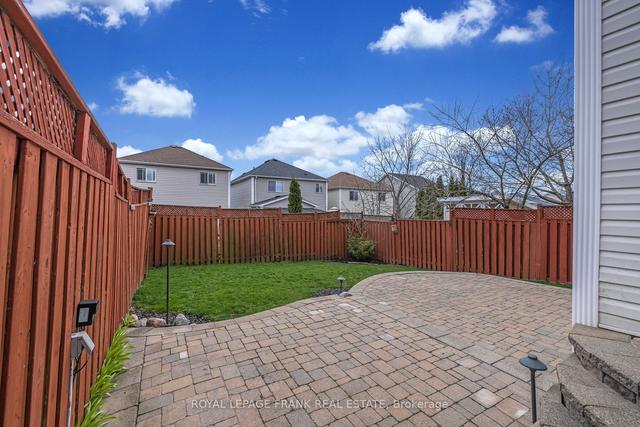 929 Glenbourne Crt, House detached with 3 bedrooms, 3 bathrooms and 5 parking in Oshawa ON | Image 3