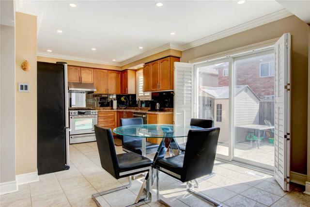 20 Tawnberry Circ, House detached with 4 bedrooms, 3 bathrooms and 5 parking in Brampton ON | Image 3