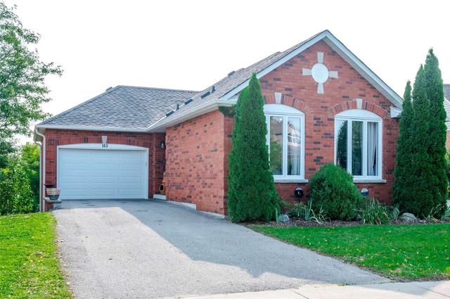 163 Waterbury Cres, House detached with 2 bedrooms, 3 bathrooms and 4 parking in Scugog ON | Image 1