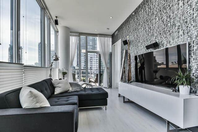 Ph01 - 478 King St W, Condo with 2 bedrooms, 2 bathrooms and 1 parking in Toronto ON | Image 9
