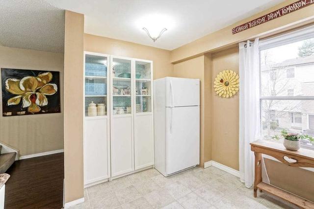 120 - 2440 Bromsgrove Rd, Townhouse with 3 bedrooms, 2 bathrooms and 2 parking in Mississauga ON | Image 4