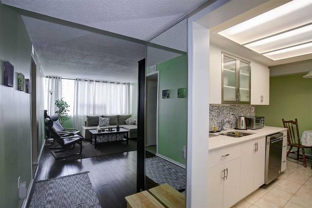 1101 - 120 Duke St, Condo with 2 bedrooms, 2 bathrooms and 1 parking in Hamilton ON | Image 9