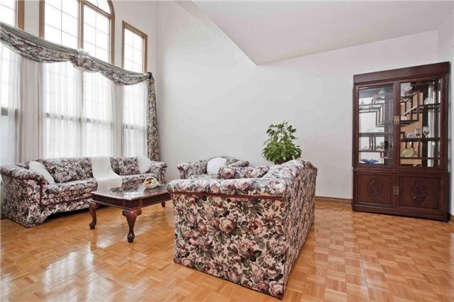80 Dalmatian Cres, House detached with 4 bedrooms, 4 bathrooms and 6 parking in Toronto ON | Image 2