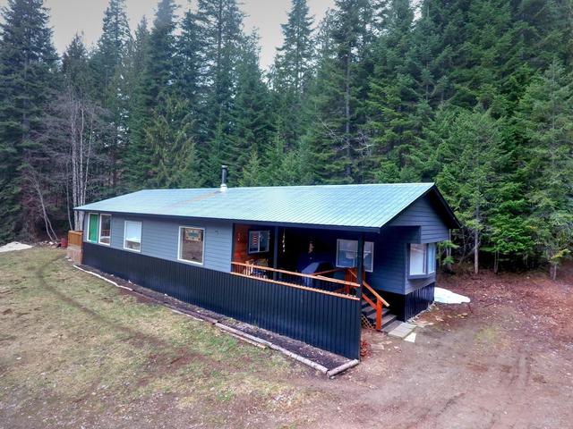 8114 Highway 6, House detached with 3 bedrooms, 1 bathrooms and 9 parking in Salmo BC | Image 12
