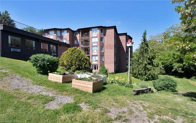 511 - 22 St. Andrew Street N, House attached with 2 bedrooms, 1 bathrooms and 1 parking in St. Marys ON | Image 33