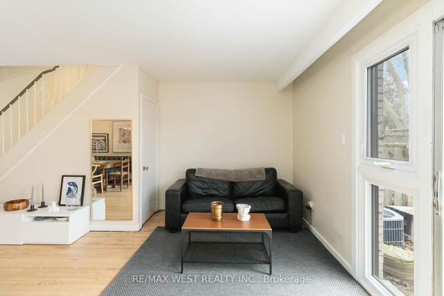 621 Francis Rd, Townhouse with 2 bedrooms, 1 bathrooms and 3 parking in Burlington ON | Image 7