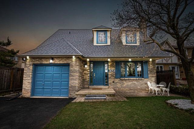 3054 Silverthorn Dr, House detached with 3 bedrooms, 4 bathrooms and 3 parking in Oakville ON | Card Image