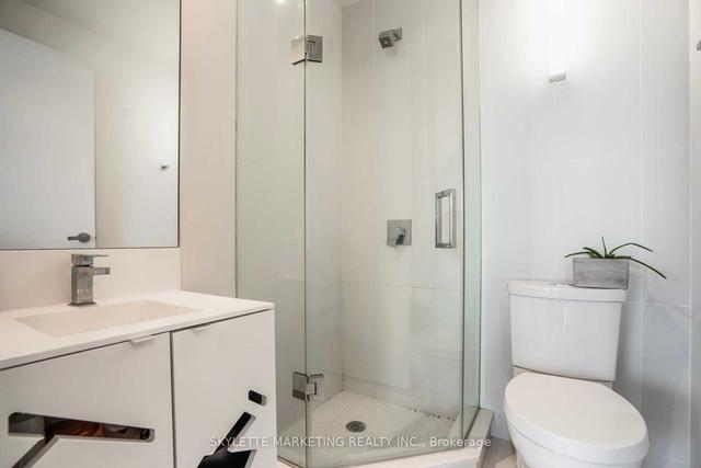1002 - 125 Peter St, Condo with 2 bedrooms, 2 bathrooms and 1 parking in Toronto ON | Image 13