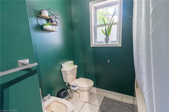 2828 Robillard Crescent, House detached with 2 bedrooms, 2 bathrooms and null parking in Windsor ON | Image 9