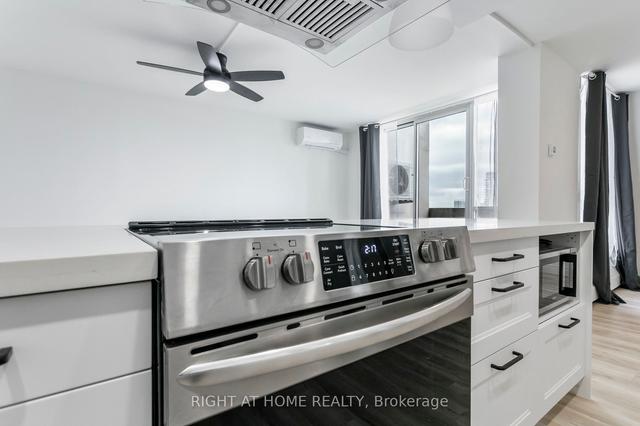 818 - 60 Southport St, Condo with 2 bedrooms, 1 bathrooms and 1 parking in Toronto ON | Image 10