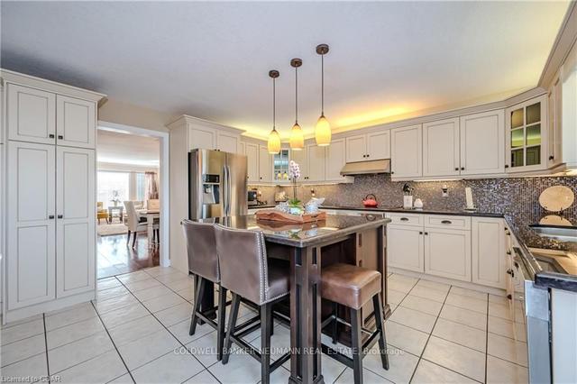 6 Jean Anderson Cres, House detached with 5 bedrooms, 5 bathrooms and 4 parking in Guelph ON | Image 3