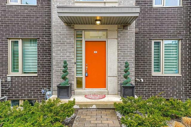 18 - 18 Applewood Lane, Townhouse with 3 bedrooms, 3 bathrooms and 1 parking in Toronto ON | Image 1