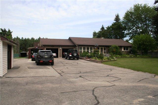 690 Taunton Rd W, House detached with 3 bedrooms, 2 bathrooms and 10 parking in Oshawa ON | Image 2