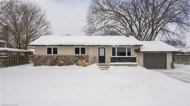 20 Sherwood Crescent, House detached with 3 bedrooms, 1 bathrooms and 5 parking in South Huron ON | Image 1
