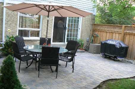 86 Heathcliffe Sq, Townhouse with 3 bedrooms, 4 bathrooms and 1 parking in Brampton ON | Image 6