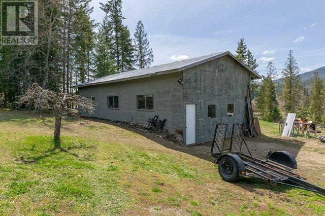 5800 97b Highway, House detached with 3 bedrooms, 2 bathrooms and 99 parking in Columbia Shuswap D BC | Image 39