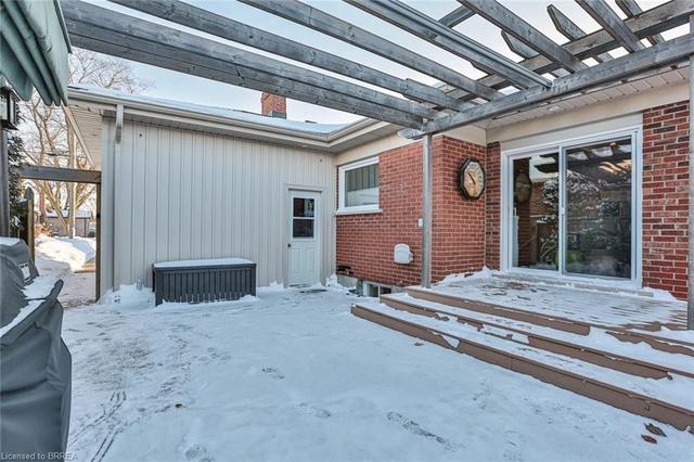 84 Henderson Avenue, House detached with 4 bedrooms, 2 bathrooms and 3 parking in Brantford ON | Image 32