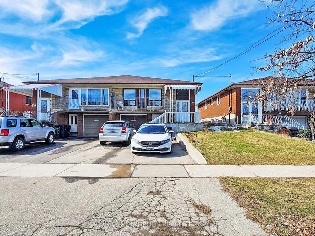 161 Ardwick Blvd, House semidetached with 3 bedrooms, 2 bathrooms and 3 parking in Toronto ON | Image 1