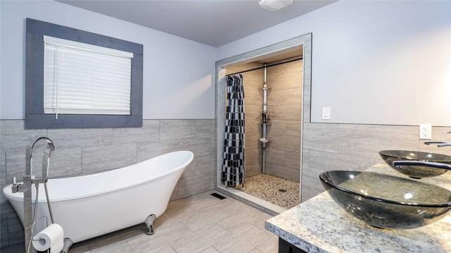 1060 Baseline Rd, House detached with 4 bedrooms, 2 bathrooms and 27 parking in Gravenhurst ON | Image 3
