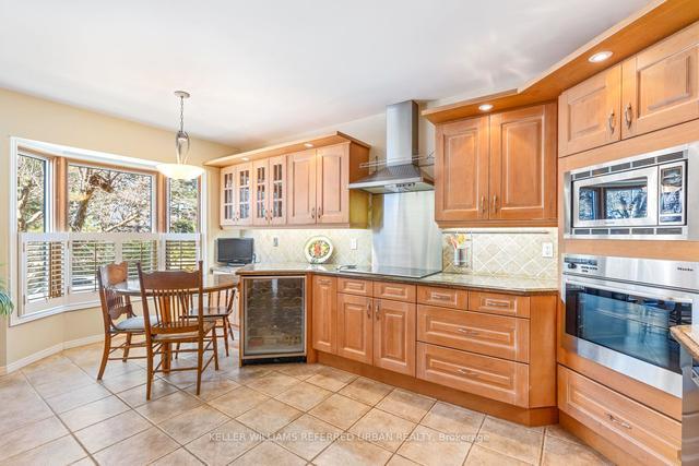 51 Windhaven Pl, House attached with 3 bedrooms, 3 bathrooms and 2 parking in Oakville ON | Image 2