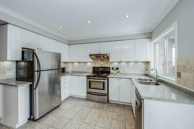 56 Sufi Cres, House attached with 3 bedrooms, 4 bathrooms and 2 parking in Toronto ON | Image 2
