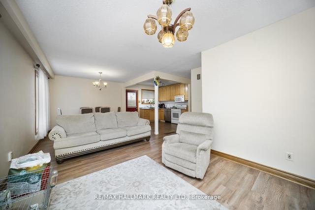 1 Huron Crt, House detached with 3 bedrooms, 2 bathrooms and 4 parking in Aurora ON | Image 10