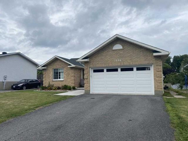 1396 Lochiel St, House detached with 2 bedrooms, 3 bathrooms and 6 parking in Cornwall ON | Image 1