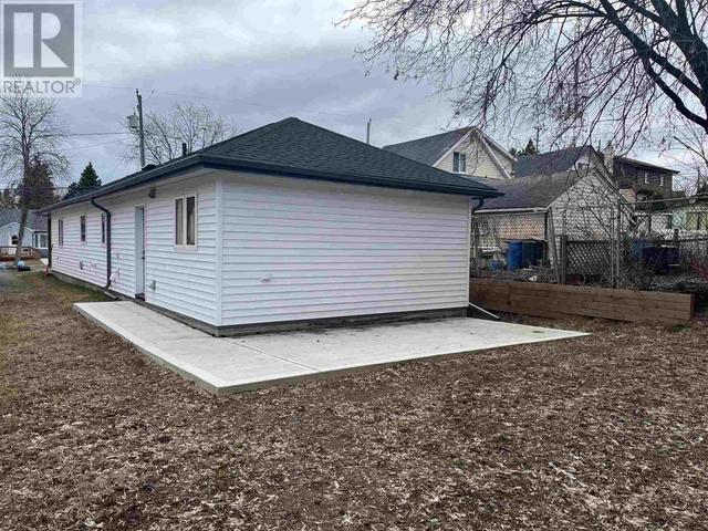 114 Hill St N, House detached with 2 bedrooms, 2 bathrooms and null parking in Thunder Bay ON | Image 29