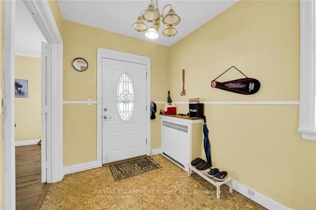 735 Colborne St E, House detached with 3 bedrooms, 4 bathrooms and 6 parking in Brantford ON | Image 7