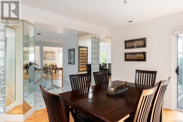 4620 Boulderwood Dr, House detached with 4 bedrooms, 3 bathrooms and 2 parking in Saanich BC | Image 16