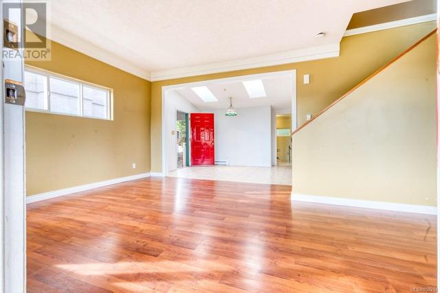 1332 Lyall St, House detached with 2 bedrooms, 1 bathrooms and 2 parking in Esquimalt BC | Image 26